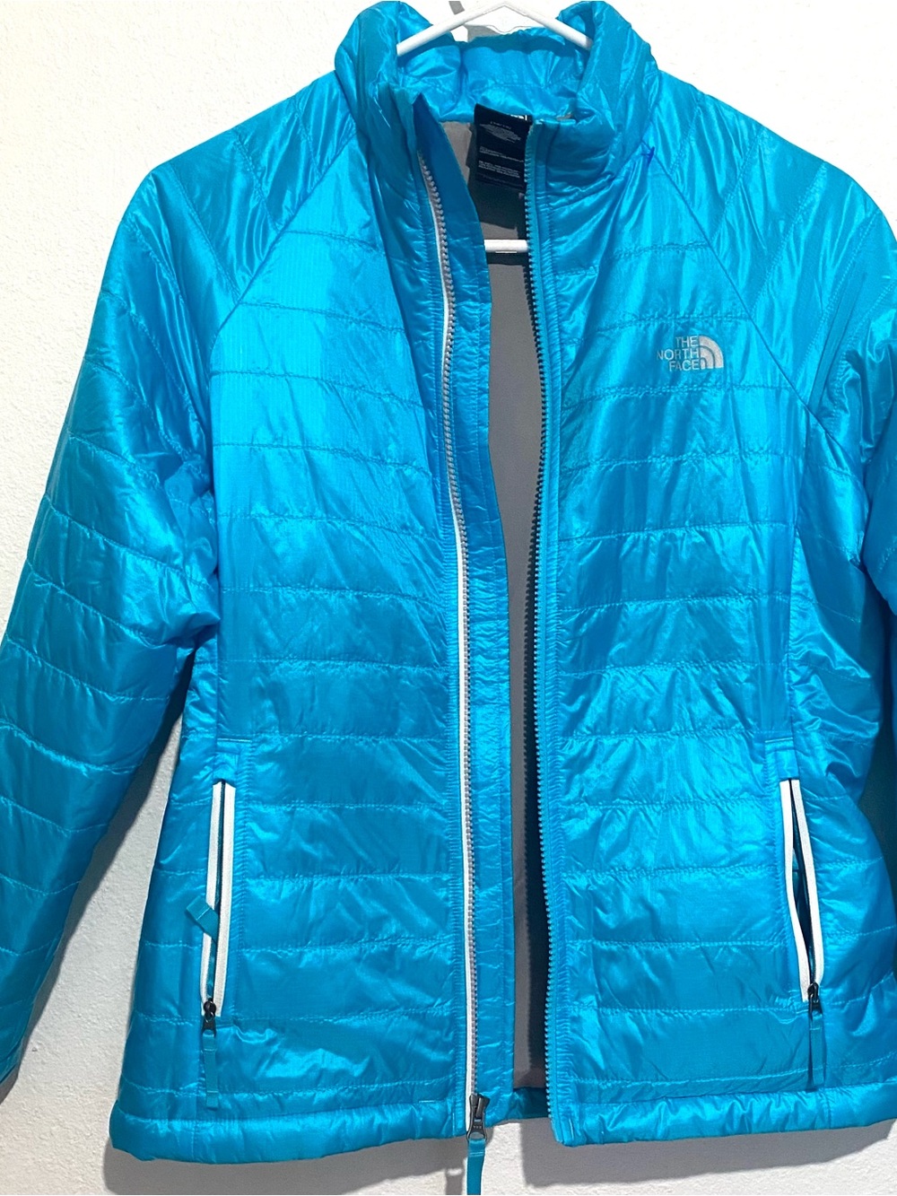 The North Face Girl's Shiny Aqua Lightweight
Puffer Jacket Size L